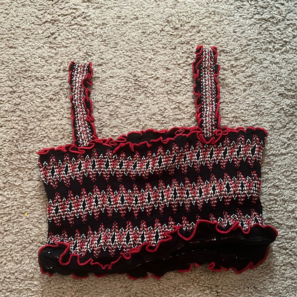 Super cute cropped unique print top